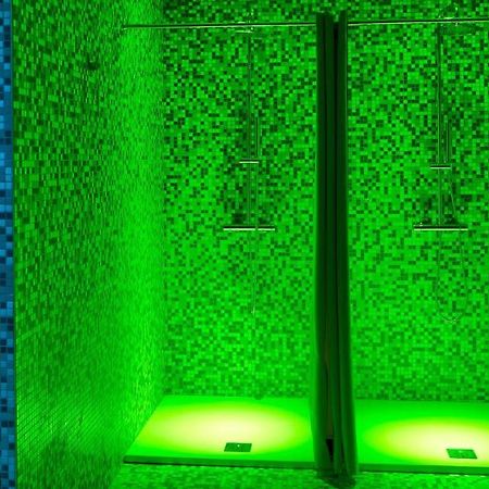 Hotel The Cube Фіденца Екстер'єр фото