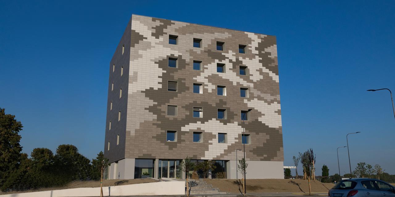 Hotel The Cube Фіденца Екстер'єр фото