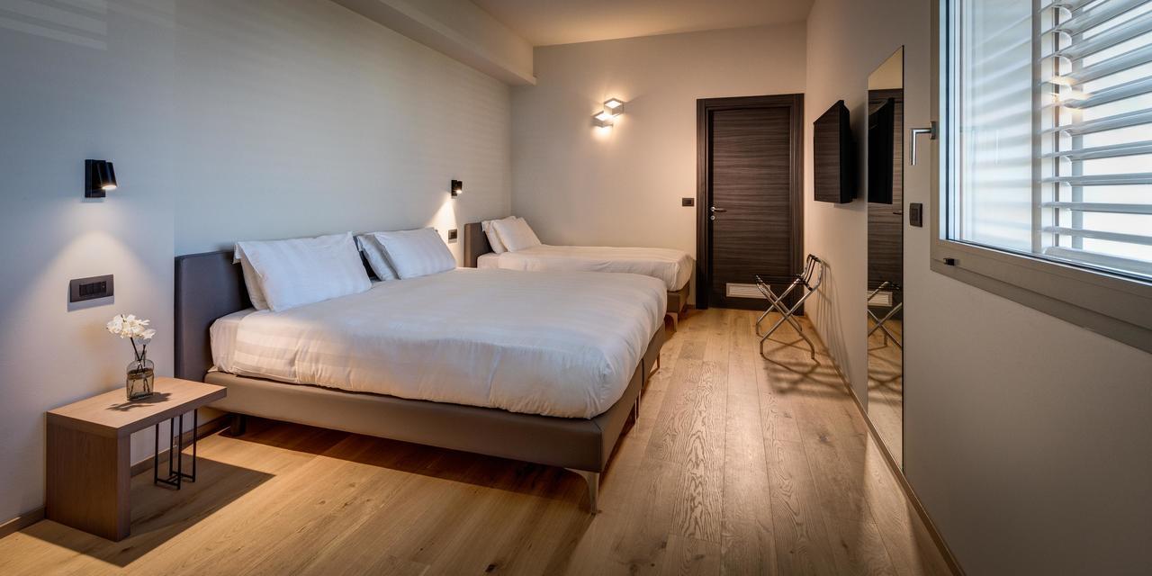Hotel The Cube Фіденца Екстер'єр фото