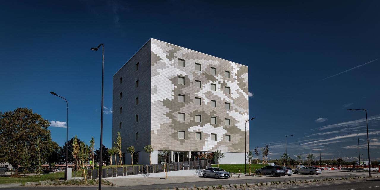 Hotel The Cube Фіденца Екстер'єр фото