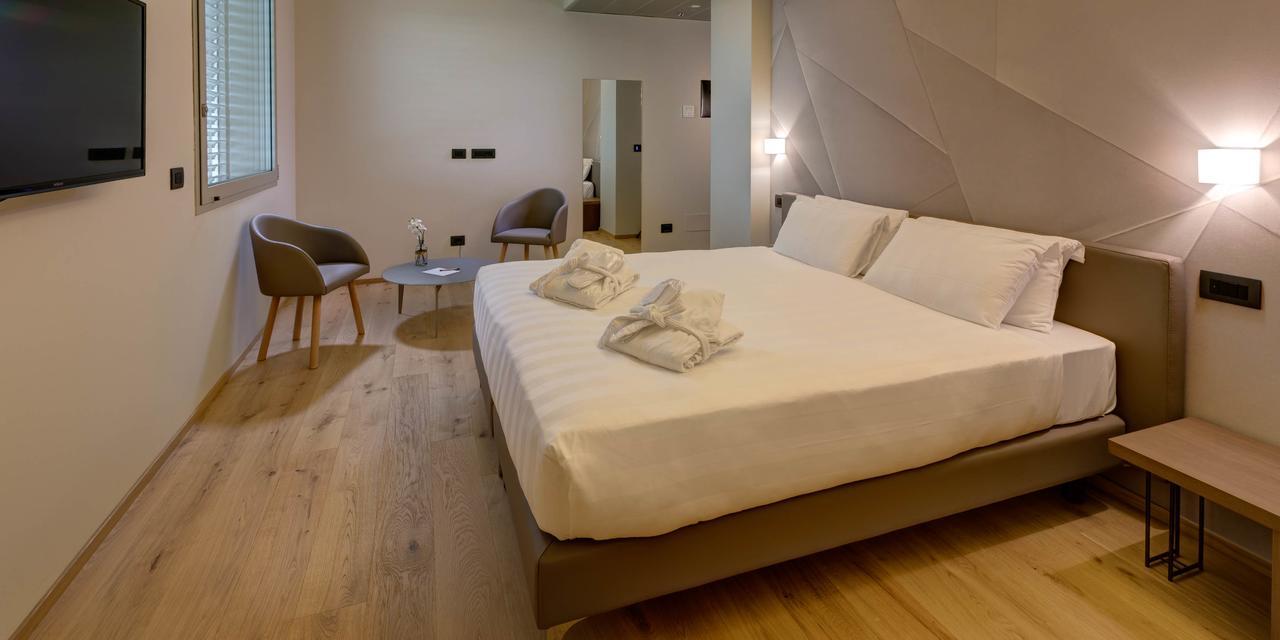 Hotel The Cube Фіденца Екстер'єр фото