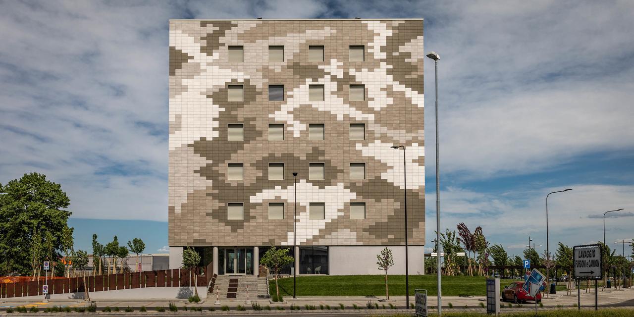 Hotel The Cube Фіденца Екстер'єр фото