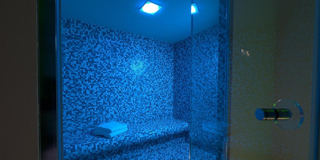 Hotel The Cube Фіденца Екстер'єр фото